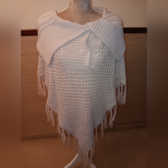Say What?~White Neutral Waffle Knit Fringe Large Collar Poncho - Picture 12 of 16